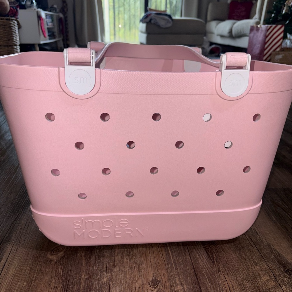 NWT Large Simple Modern Pink Rubber Getaway Bag